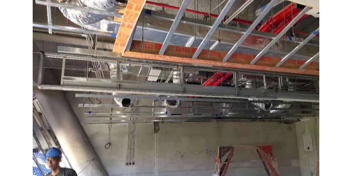 電動(dòng)擋煙垂壁與防火卷簾門的區(qū)別